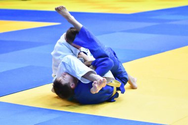 Orenburg, Rusya - 21 Ekim 2017: Erkekler, V. S. Chernomyrdi 'nin anısına düzenlenen tüm Rus Judo turnuvalarında mücadele ediyor.