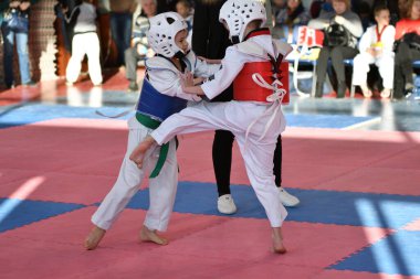 Orenburg, Rusya - 27 Ocak 2018: Çocuklar Olimpiyat Rezerv Okulu 'ndaki tekvandoda yarışıyorlar. 6