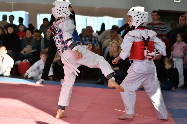 Orenburg Rosja Stycznia 2018 Roku Dzieci Rywalizują Taekwondo Mistrzostwach Szkoły — Zdjęcie stockowe