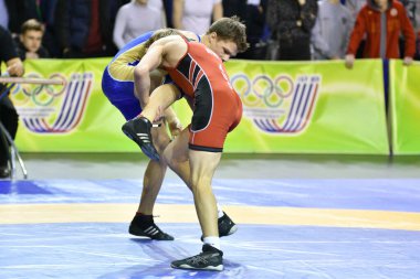 Orenburg, Rusya - 15-16 Mart 2017: Gençler Volga Federal Bölge Şampiyonası 'nda spor güreşi yapıyorlar 