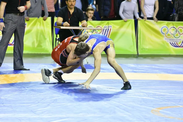 Orenburg Rusia Marzo 2017 Hombres Jóvenes Compiten Lucha Deportiva Campeonato —  Fotos de Stock