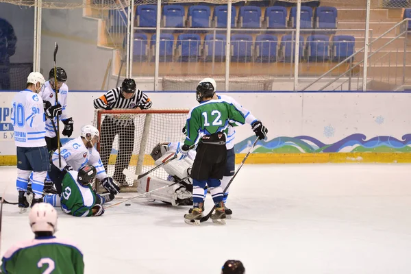 Orenburg Rusia Abril 2017 Año Los Hombres Juegan Hockey Sobre —  Fotos de Stock