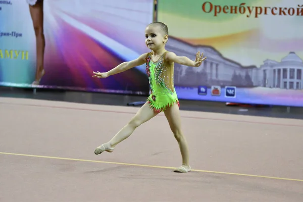 Orenburg Russia Novembre 2017 Anno Ragazze Gareggiano Nella Ginnastica Ritmica — Foto Stock