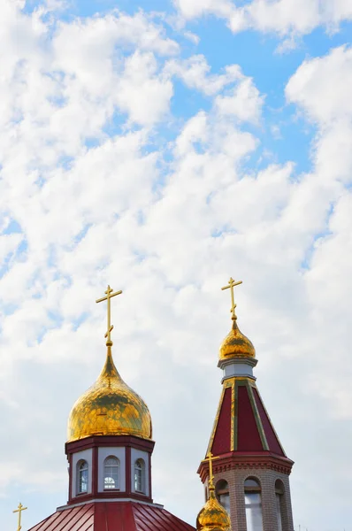 Orenburg Rusya Yazın Hıristiyan Ortodoks Kilisesi Nin Altın Kubbesi — Stok fotoğraf