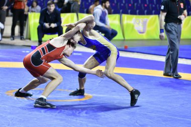 Orenburg, Rusya - 15-16 Mart 2017: Gençler Volga Federal Bölge Şampiyonası 'nda spor güreşi yapıyorlar 