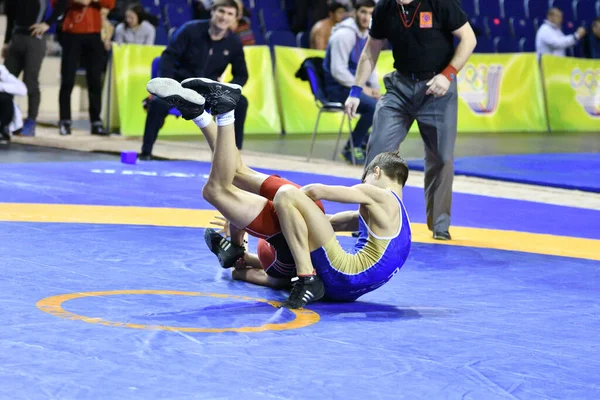 Orenburg Rússia Março 2017 Jovens Sexo Masculino Competem Wrestling Esportivo — Fotografia de Stock