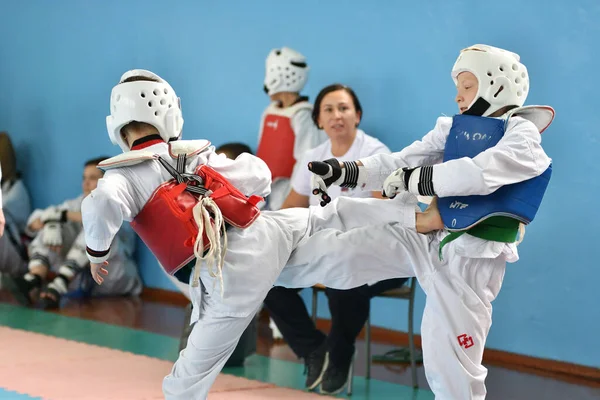 Orenburg Oroszország Október 2019 Fiúk Versenyeznek Taekwondo Koreai Harcművészetek Orenburg — Stock Fotó