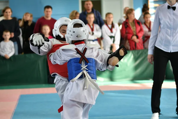 Orenburg Russia October 2019 Αγόρια Διαγωνίζονται Στο Taekwondo Κορεάτικες Πολεμικές — Φωτογραφία Αρχείου