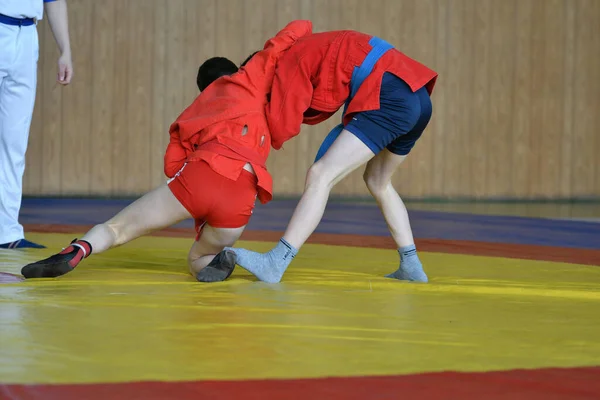 オレンブルクロシア 2019年2月23日 男子選手権で武器のない自己防衛1名L 若い男性の間でKovalevsky 2005 2006誕生年 — ストック写真