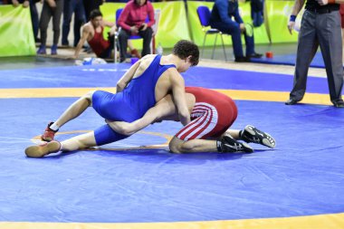 Orenburg, Rusya - 15-16 Mart 2017: Gençler Volga Federal Bölge Şampiyonası 'nda spor güreşi yapıyorlar 