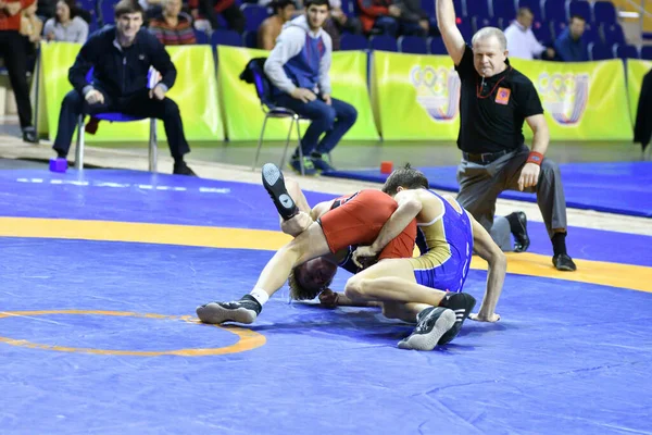 Orenburg Rusia Marzo 2017 Hombres Jóvenes Compiten Lucha Deportiva Campeonato — Foto de Stock