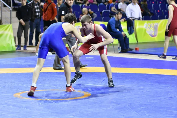 Orenburg Rusia Marzo 2017 Hombres Jóvenes Compiten Lucha Deportiva Campeonato —  Fotos de Stock