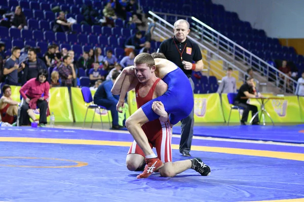 Orenburg Rusia Marzo 2017 Hombres Jóvenes Compiten Lucha Deportiva Campeonato —  Fotos de Stock