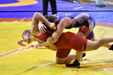 Orenburg, Rusya - 25-26 Ekim 2017: Orenburg Bölgesi Valisi ödülleri için düzenlenen Rus Turnuvası 'nda kızlar spor güreşinde yarışıyor