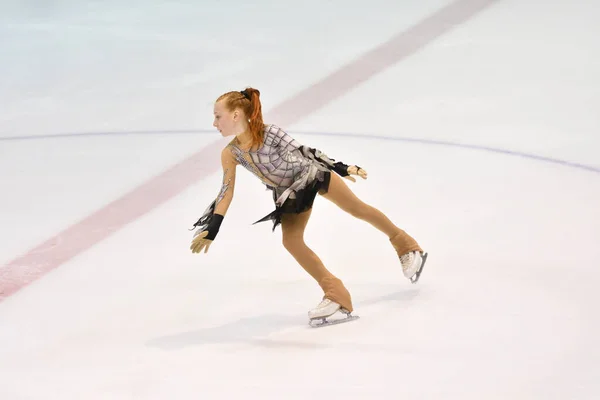 Orenburg Russia March 2018 Year Girl Compete Figure Skating Orenburg — Stock Fotó