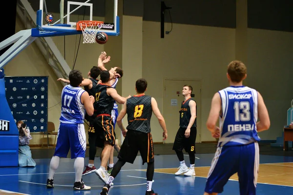 Orenburg Russia Giugno 2019 Anno Gli Uomini Giocano Basket Nelle — Foto Stock