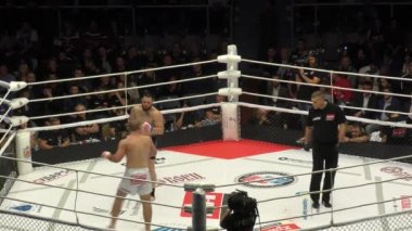 Orenburg, Rusya - 30 Ağustos 2019: Erkekler Uluslararası Dövüş Sanatları Turnuvası (MMA) M - 1 Challenge 104