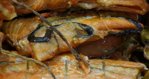 野生太平洋大麻哈鱼 拉丁文 的海脊 金合欢 Oncorhynchus Tshawytscha 热烟熏 中国鲑鱼是太平洋鲑鱼中最大的 — 图库照片