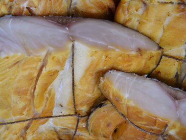 Beloribitsa (Latince. Somon familyasından soğuk tütsülenmiş balık türleri (Salmonidae)) 