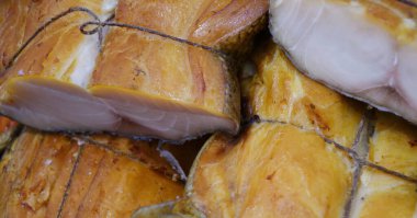 Beloribitsa (Latince. Somon familyasından soğuk tütsülenmiş balık türleri (Salmonidae)) 