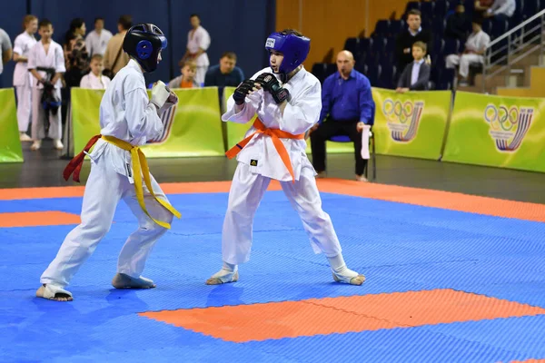 Orenburg Rússia Março 2017 Menino Compete Karatê Pelo Campeonato Região — Fotografia de Stock