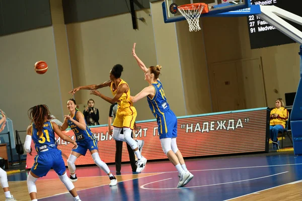 Orenburg Russia Ottobre 2019 Ragazza Gioca Basket Euroleague Match Tra — Foto Stock