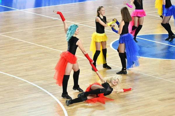 Orenbur Rusland Oktober 2019 Cheerleading Meisjes Treden Tijdens Een Basketbalwedstrijd — Stockfoto