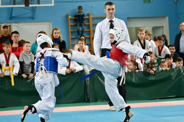 Orenburg Rosja Października 2019 Chłopiec Rywalizuje Taekwondo Koreańskie Sztuki Walki — Zdjęcie stockowe