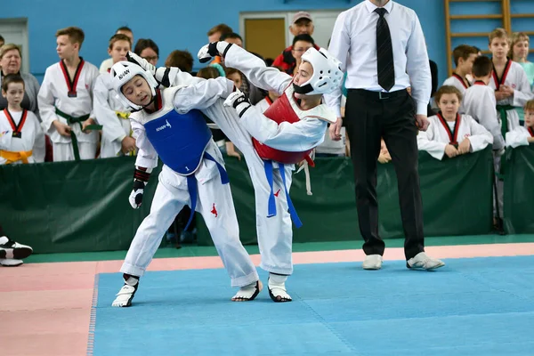 Orenburg Rusia Octubre 2019 Boy Compete Taekwondo Artes Marciales Coreanas —  Fotos de Stock