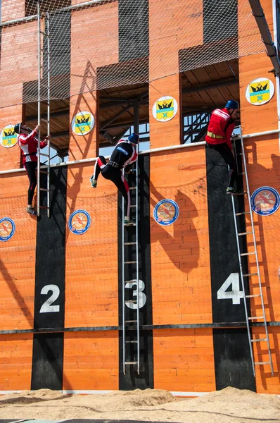 Fire fighter is competing — Stock Photo, Image