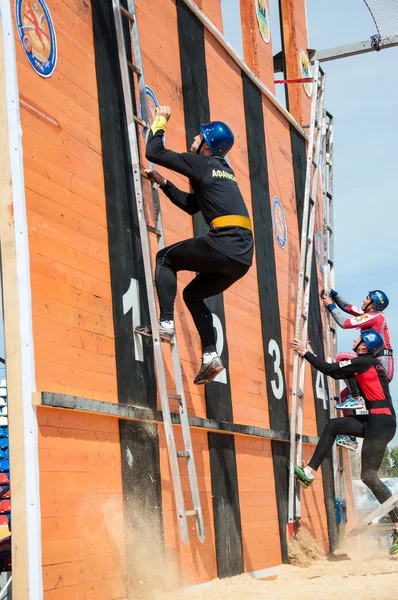 Fire fighter is competing — Stock Photo, Image