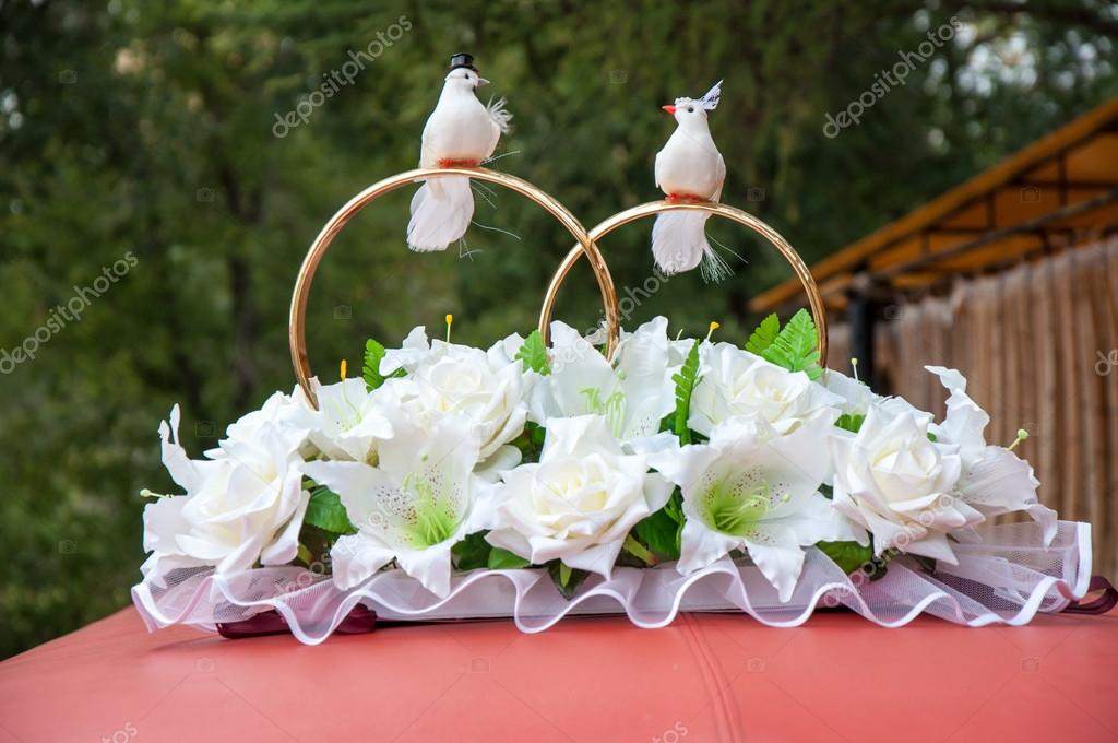 Wedding car decoration Stock Photo by ©galkin57 52448135