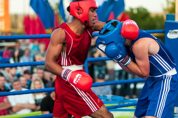 A boxing match Osleys Iglesias, Cuba and Salah Mutselkhanov, Russia. Victory Osleys Iglesias — Stock Photo, Image