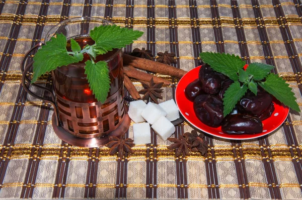 Te med mynta i arabisk tradition — Stockfoto