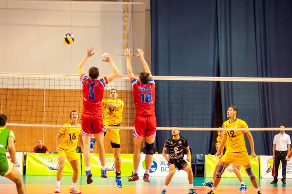 Spelet i volleyboll — Stockfoto