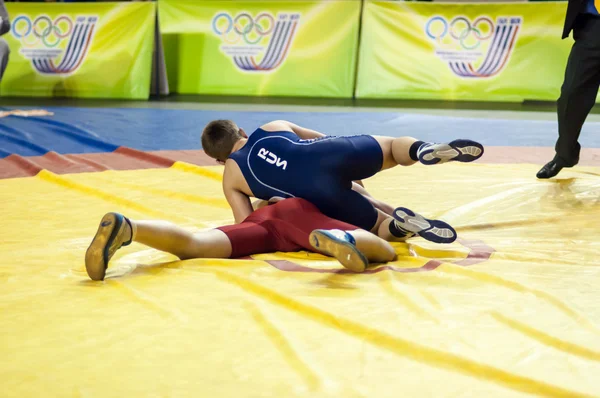 Competiciones juveniles de lucha deportiva — Foto de Stock