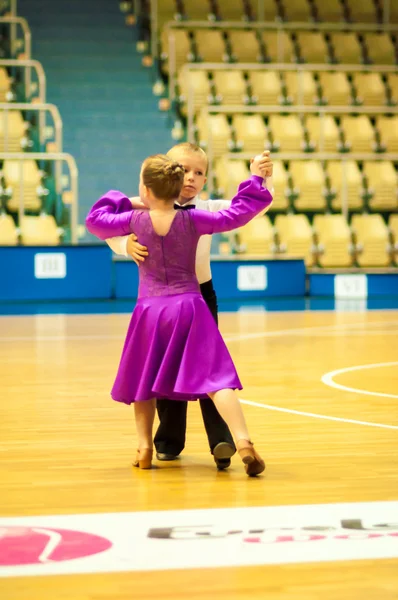 Bambini che ballano — Foto Stock