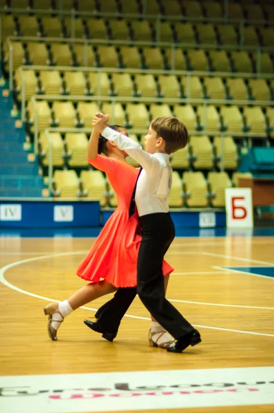 Bambini che ballano — Foto Stock