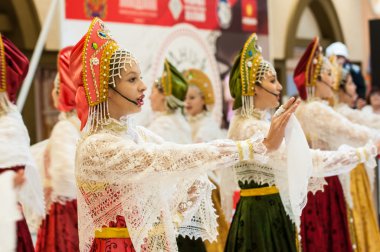 Orenburg tüylü şal kız