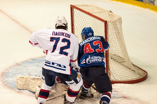 Hockey avec la rondelle — Photo