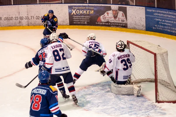 Hockey con el disco , —  Fotos de Stock