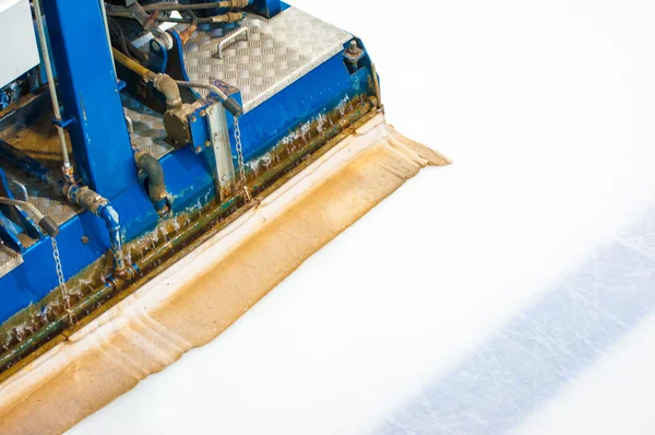 얼음 경기장에서 재포장을 위한 기계 — 스톡 사진