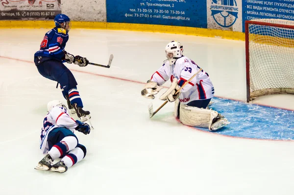 Hockey with the puck, — Stock Photo, Image