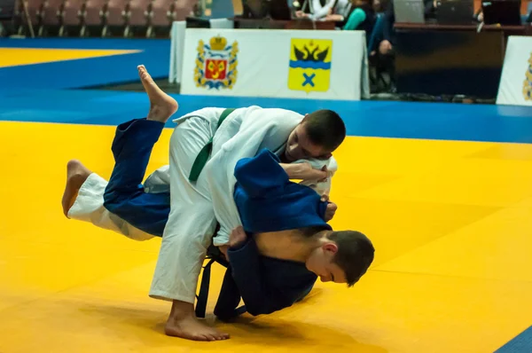 Junge Männer im Judo — Stockfoto