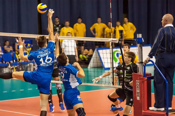 Das Spiel des Volleyballs, — Stockfoto