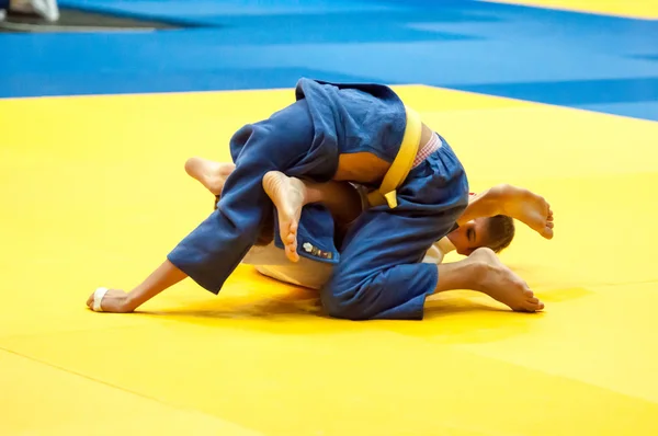 Judo soutěže mládeže. — Stock fotografie