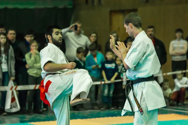 Düello karate uygulayıcıları — Stok fotoğraf