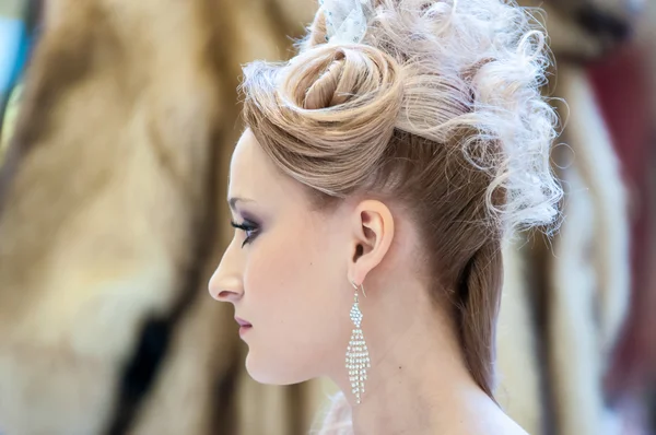 結婚式のヘアスタイルの動向 — ストック写真