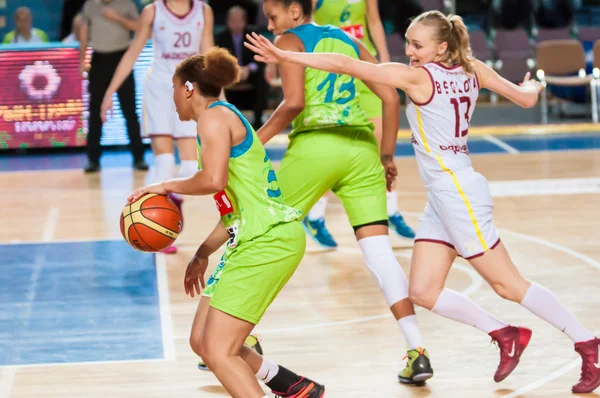 Vrouwelijke basketbal wedstrijden — Stockfoto