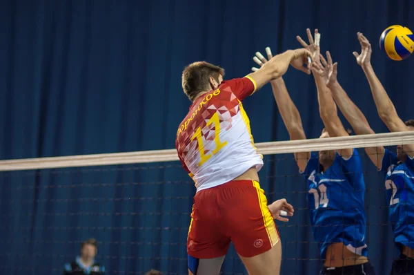 Erkekler Voleybol oynamak — Stok fotoğraf